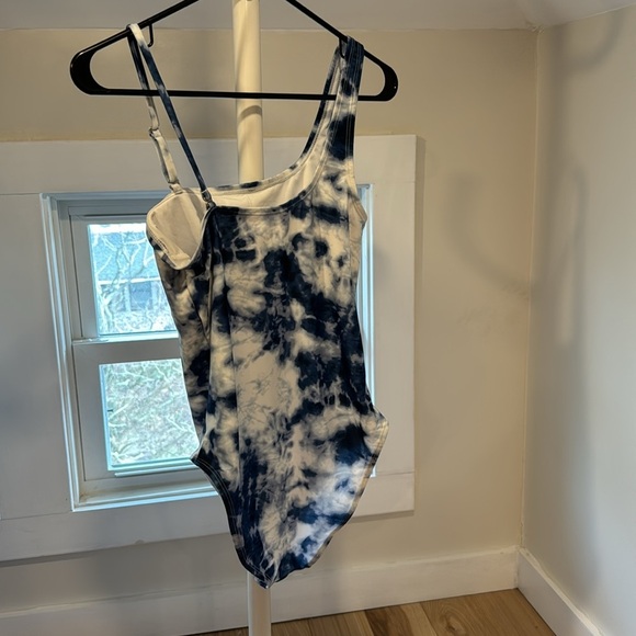 Aeropostale tye dye one shoulder one piece bathing suit, Size M - Picture 6 of 6
